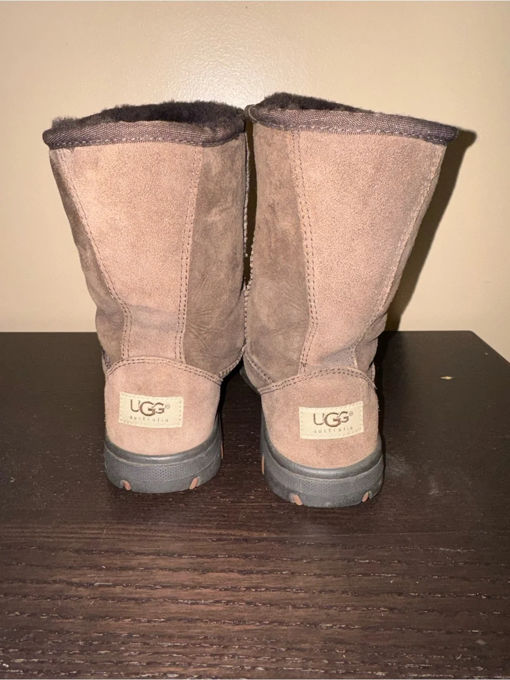 UGG Women's Brown Boots With Rubber Sole, Leather Upper & Sheepskin Lining, Sz 8